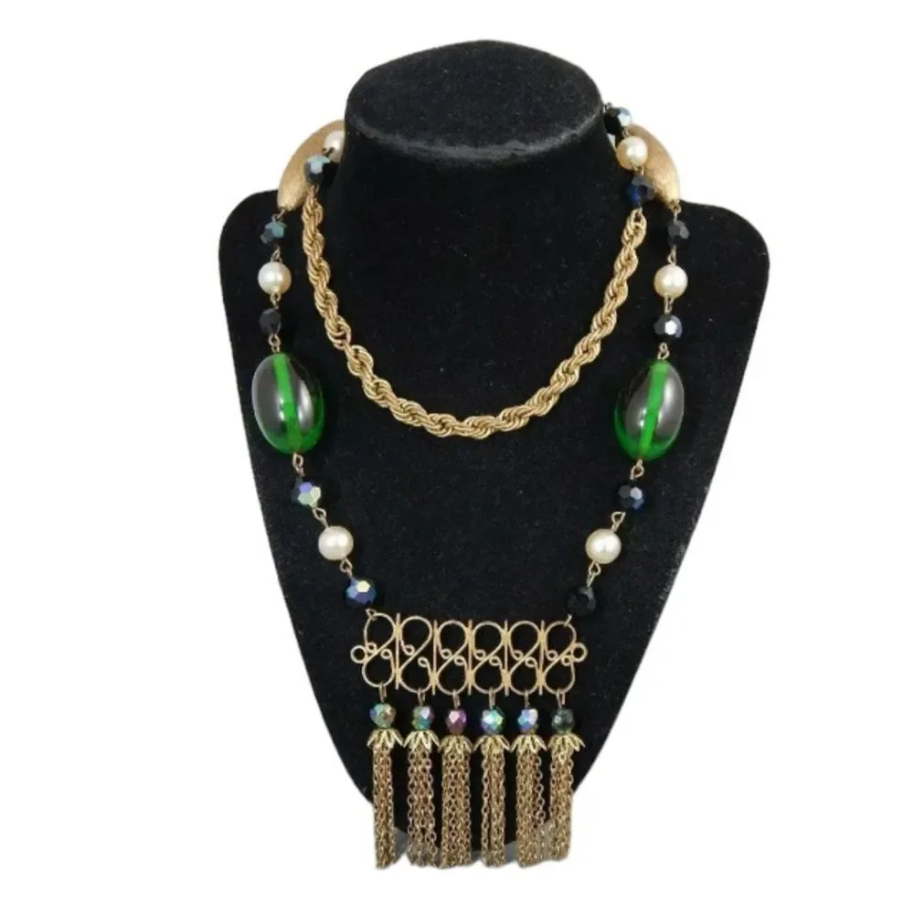 Vintage Lucite And Glass Bead Lavaliere Tassle Necklace
